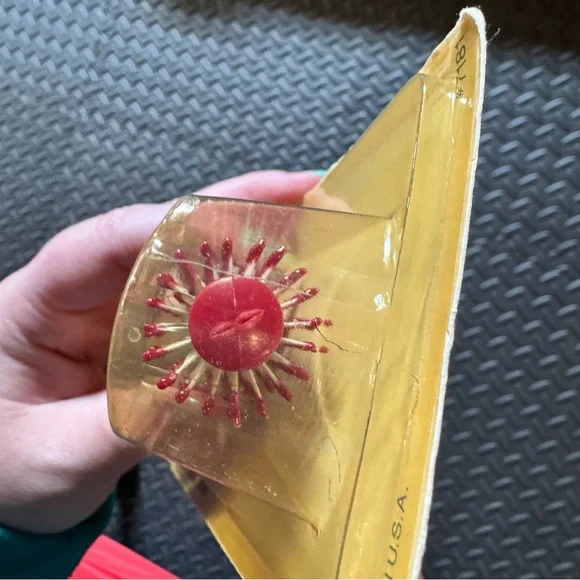 Vintage Goody Futura Round Hairbrush 1985 Comfor-Tip Bristles Red Tan Grip - Picture 10 of 14